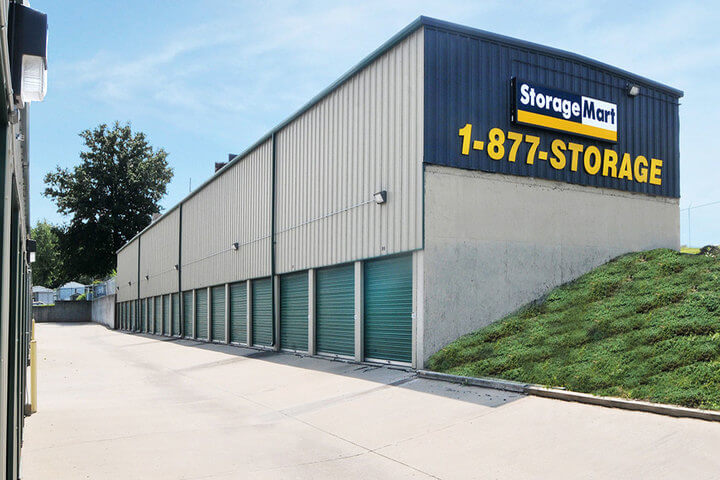 drive up storage Pleasant Valley - StorageMart